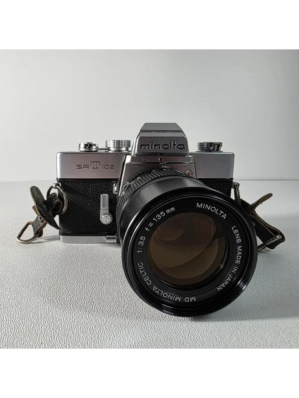 Minolta SRT 102 SLR Film Camera W/135mm MD Celtic f/3.5 Telephoto Lens